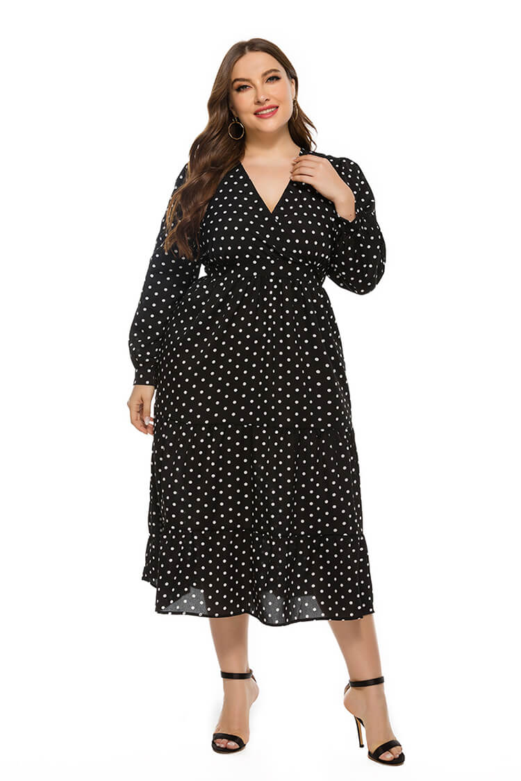 Plus size women's dress of mid-length with polka dot pattern Classic ...